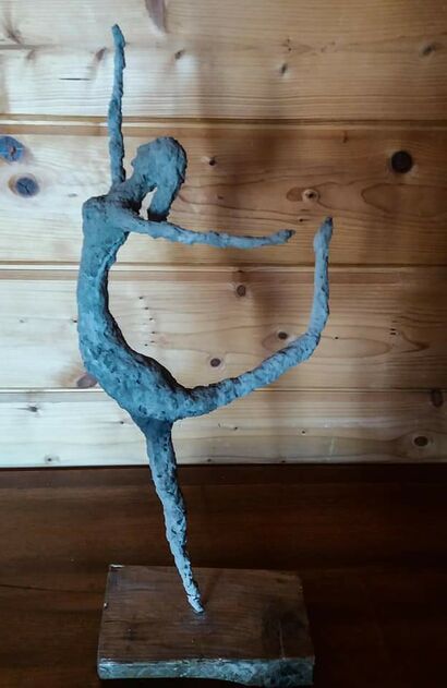 Il ballo della cenere - a Sculpture & Installation Artowrk by Maria Cacciatore