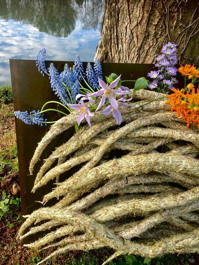 C\'erano intrecci e legami che sapevano di fieno e di fiori di campo - a Land Art Artowrk by Marta De Carlo