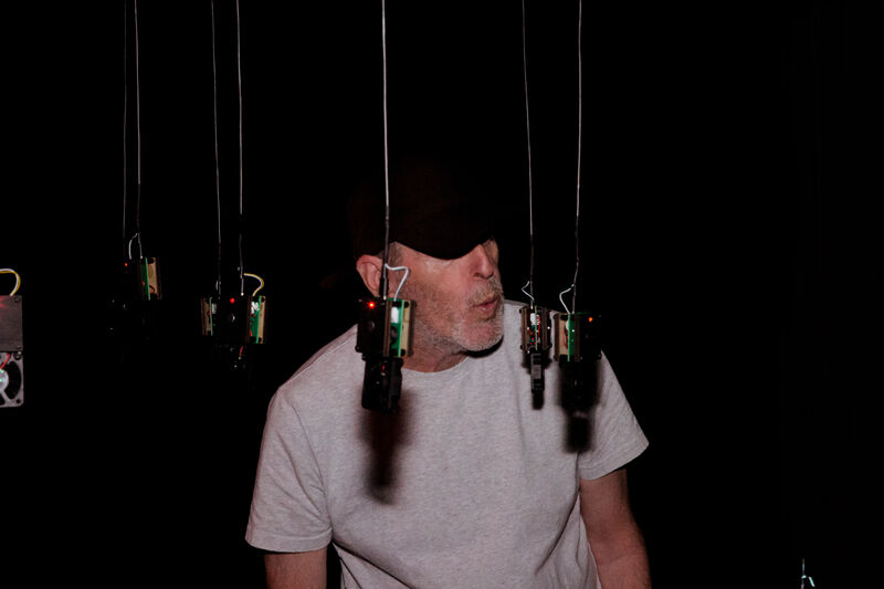 En suspens (Pending) - a Digital Art by V.ictor