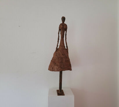 Frau in rot - A Sculpture & Installation Artwork by Josef Ruppel