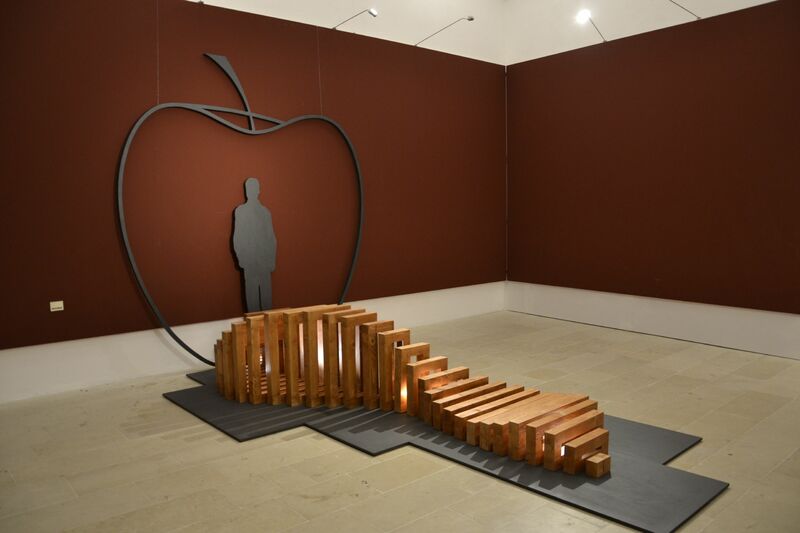 La grande mela - a Sculpture & Installation by Pierluigi Maria Portale