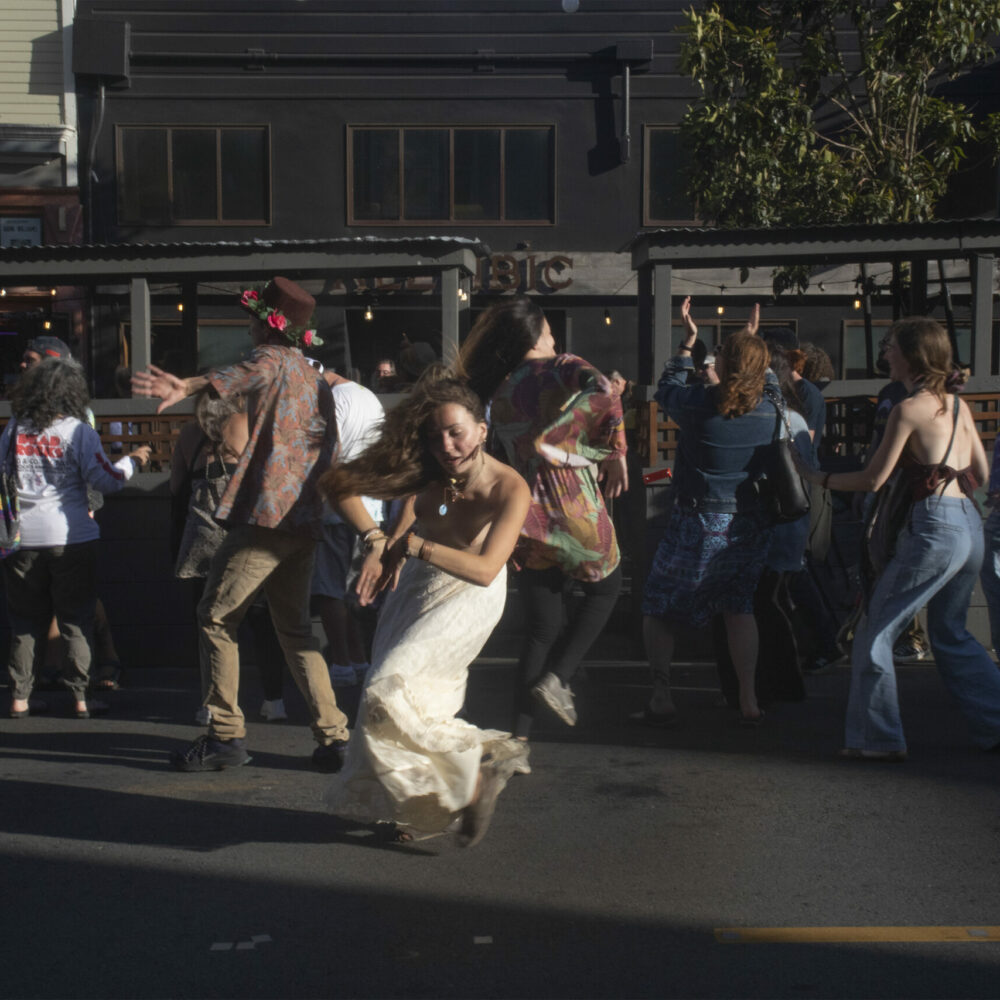 Grateful Dead fans take to the streets in tyhe Dead and Company